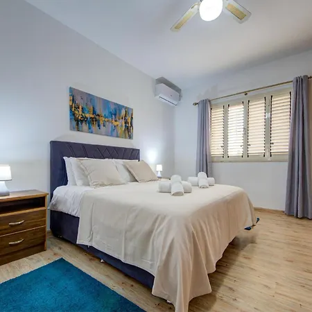 Lejlighed Coastal Gem With Stunning Sea Views By 360 Estates