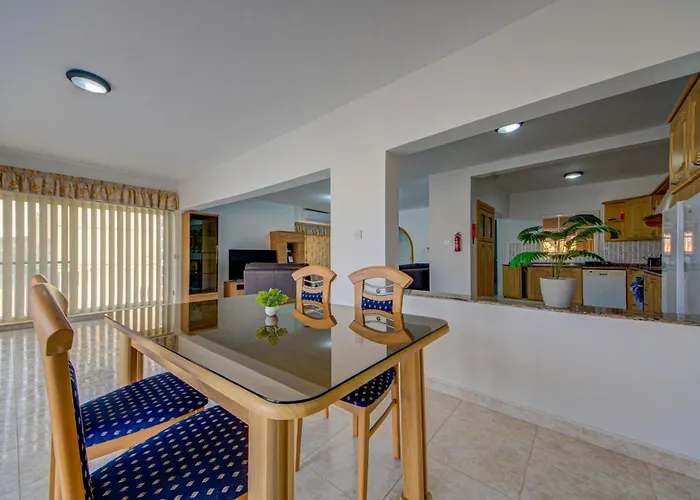 Διαμέρισμα Coastal Gem With Stunning Sea Views By 360 Estates *