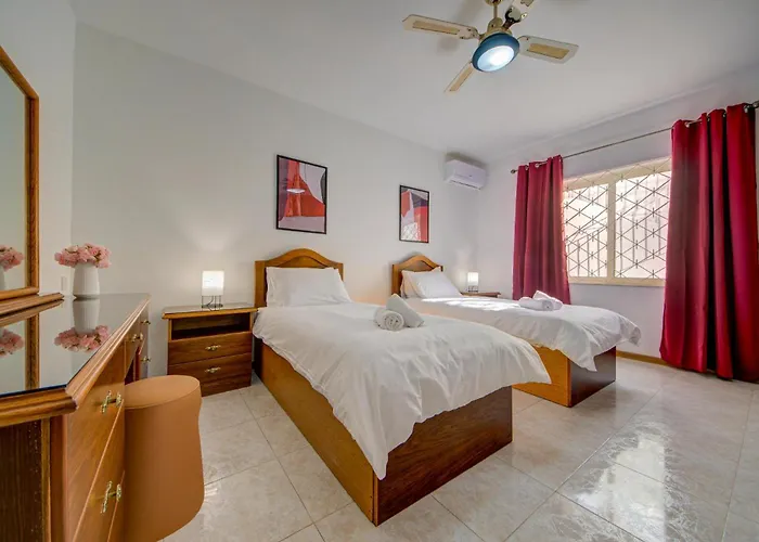 Coastal Gem With Stunning Sea Views By 360 Estates * Σεντ Πόλς Μπέι