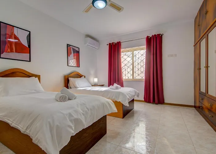 Coastal Gem With Stunning Sea Views By 360 Estates * Σεντ Πόλς Μπέι