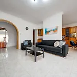 公寓 Coastal Gem With Stunning Sea Views By 360 Estates *