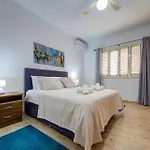 公寓 Coastal Gem With Stunning Sea Views By 360 Estates