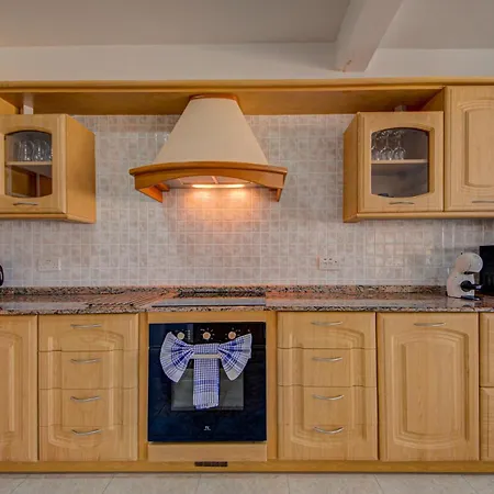 Coastal Gem With Stunning Sea Views By 360 Estates Appartement