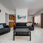 アパート Coastal Gem With Stunning Sea Views By 360 Estates