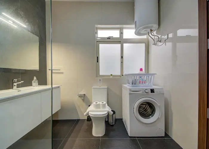 Coastal Gem With Stunning Sea Views By 360 Estates 아파트 *