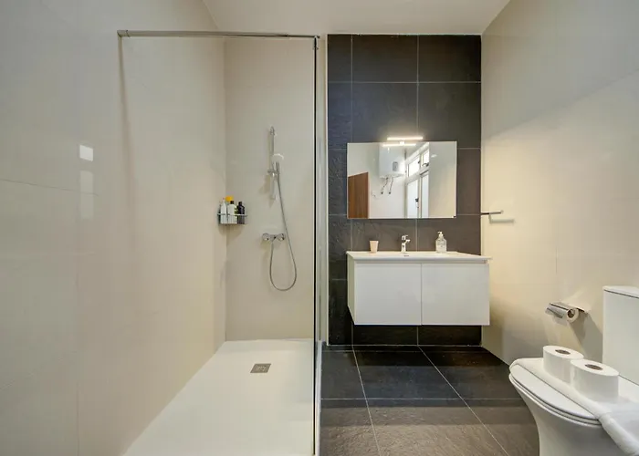 아파트 Coastal Gem With Stunning Sea Views By 360 Estates 세인트폴스베이