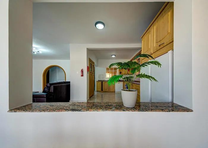 아파트 Coastal Gem With Stunning Sea Views By 360 Estates 세인트폴스베이