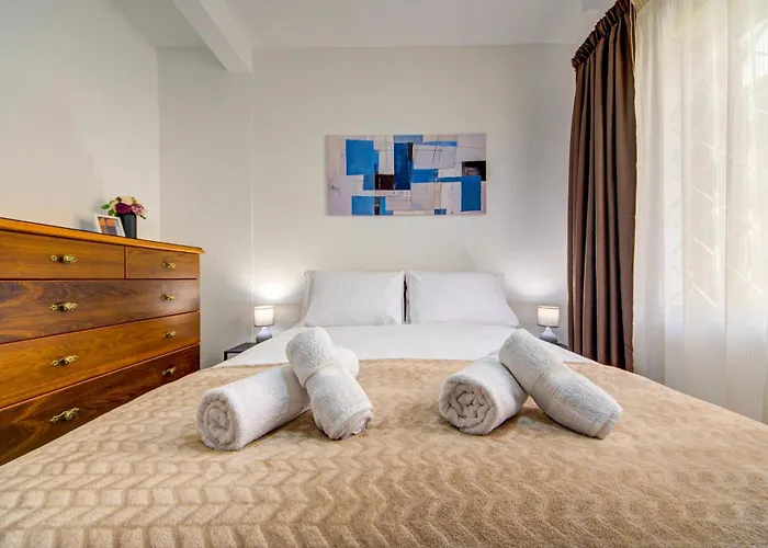 아파트 Coastal Gem With Stunning Sea Views By 360 Estates *