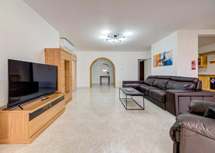 아파트 Coastal Gem With Stunning Sea Views By 360 Estates 세인트폴스베이