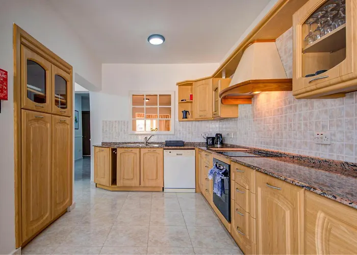 Coastal Gem With Stunning Sea Views By 360 Estates 아파트 *