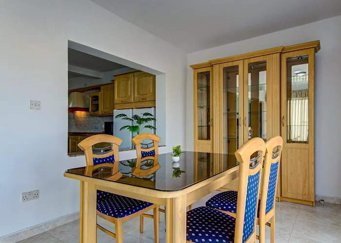 아파트 Coastal Gem With Stunning Sea Views By 360 Estates 세인트폴스베이