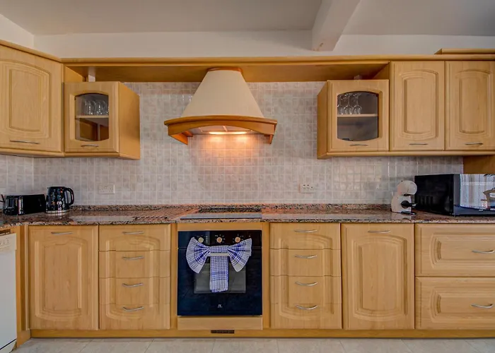 Coastal Gem With Stunning Sea Views By 360 Estates 아파트