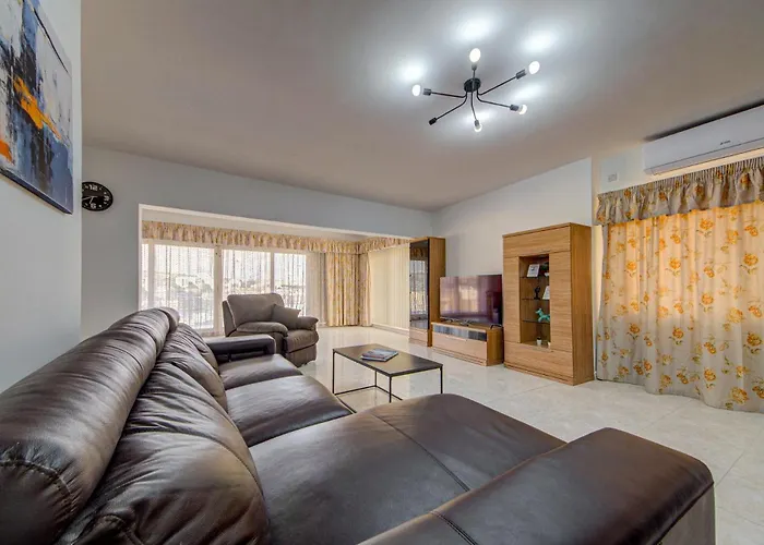 아파트 Coastal Gem With Stunning Sea Views By 360 Estates 세인트폴스베이