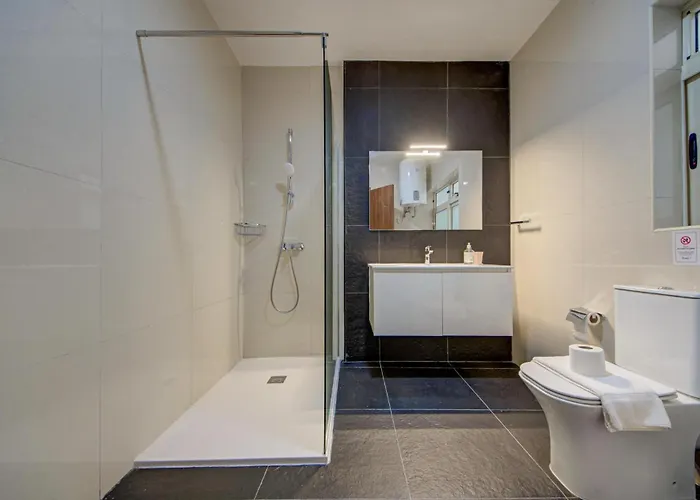 아파트 Coastal Gem With Stunning Sea Views By 360 Estates